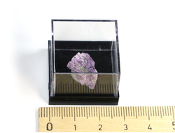 Кеммерерит (родохром), Миллерит в пластиковом боксе, Россия, Урал №22264