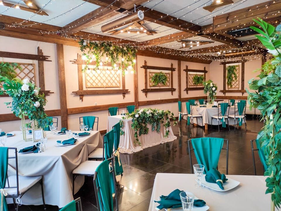 Оформление президиума для молодоженов вариант 4