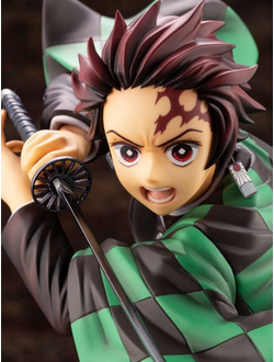 Фигурка 1/8  Тандзиро Камадо (Tanjirou Kamado)