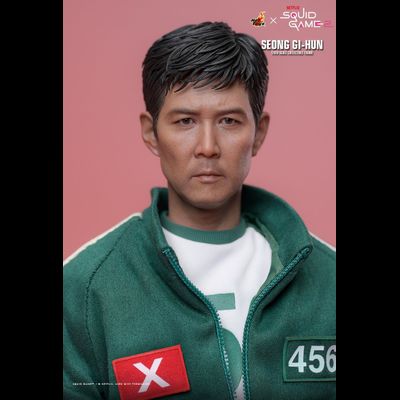 ПРЕДЗАКАЗ - Сон Ки Хун, игрок 456 ("Игра в кальмара", Squid Game) - Коллекционная фигурка 1/6 Seong Gi-Hun (TMS153) - Hot Тoys ?ЦЕНА: 44500 РУБ.?