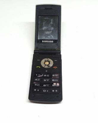 Неисправный телефон Samsung SGH-E210 (нет АКБ, нет задней крышки, не включается)