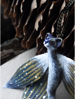 Миниатюрный кулон с бабочкой Ледяной Лисички