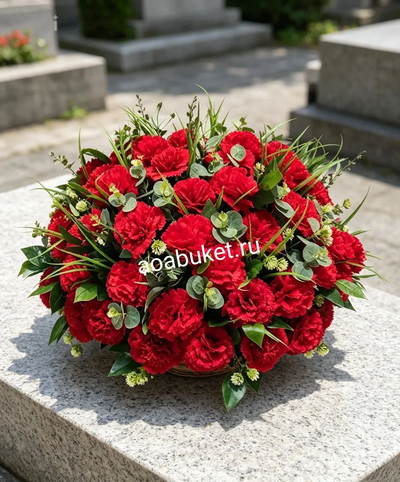 Искусственные цветы. Корзина с красными гвоздиками № ОС023