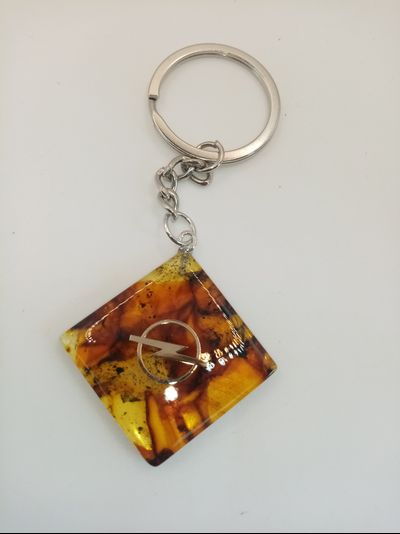 Брелок из натурального янтаря "Opel"