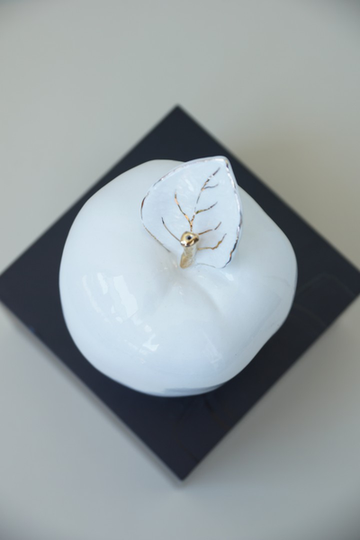 Яблоко (фарфор)