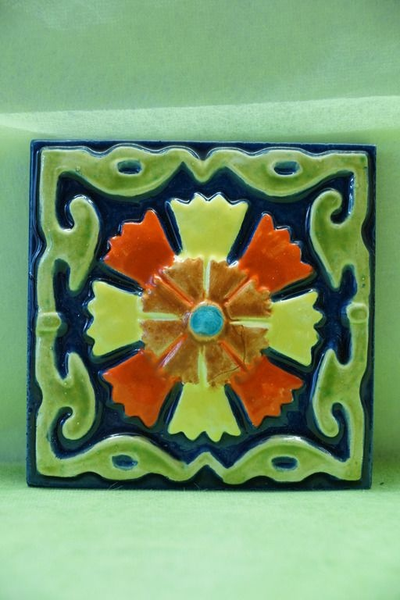 Гвоздика (изразцовая плитка)