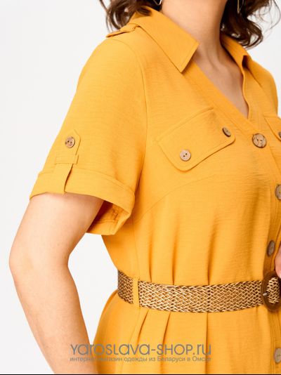 Женское платье прямого силуэта в желтом цвете на пуговицах