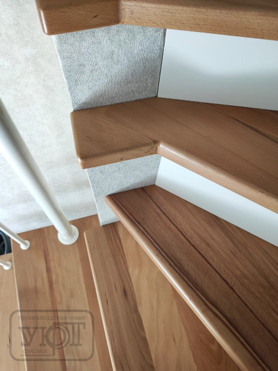 л-12/2. металлические балясины с шарами. ступени и поручень - массив бука под лаком