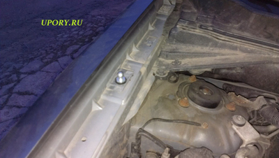 Амортизаторы (упоры) капота для Nissan X-Trail T-30 (2000-2007)