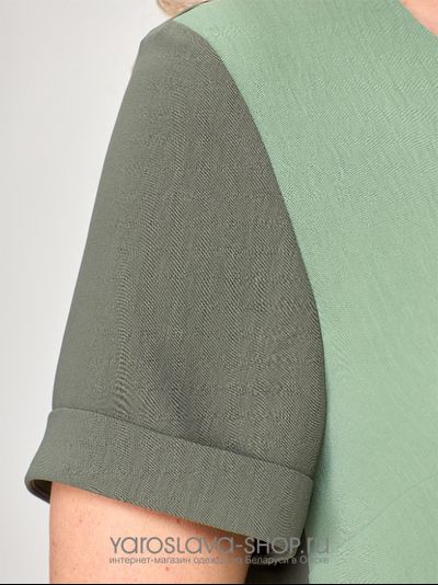 Летнее платье зеленого цвета с полосой