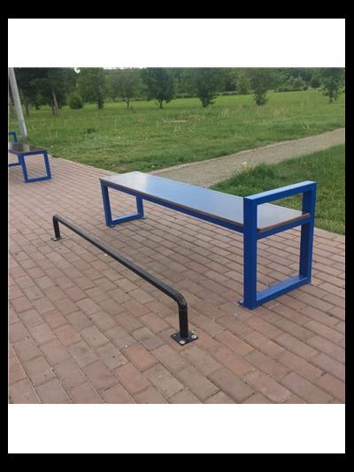 Скамья парковая с металлическим основанием AVU054
