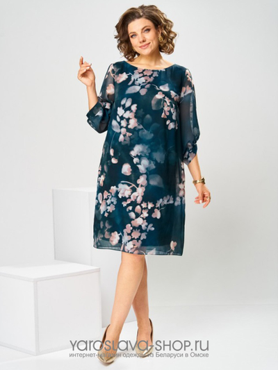 Женское платье прямого силуэта в синем цвете с цветочным принтом