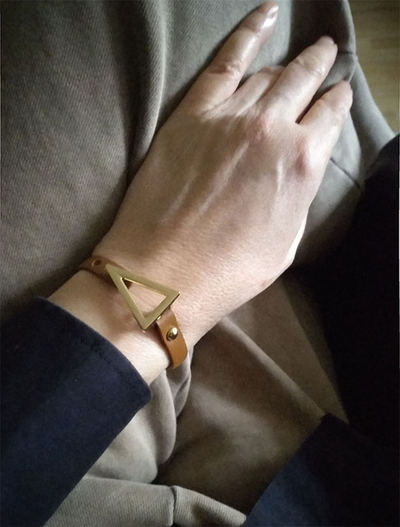 (АРТИКУЛ: 8584/44) БРАСЛЕТ ЖЕНСКИЙ, ЯРКО-КОРИЧНЕВАЯ КОЖА, МЕТАЛЛ "ЗОЛОТО"