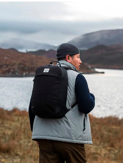 Рюкзак Osprey Arcane Large Day Stonewash Black на парне