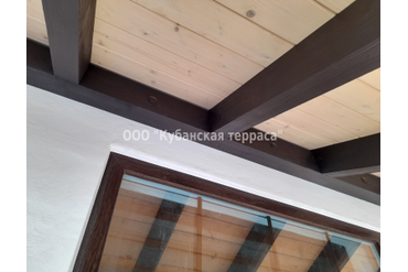 Деревянный навес с фигурными кобылками и кер.черепицей