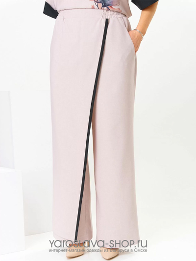 Пудровый брючный комплект с принтом "цветок"