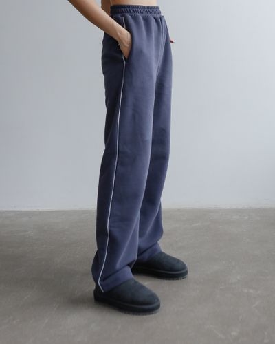 Брюки прямого кроя хлопковый велюр с кантом (черника)