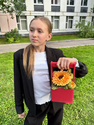 Деревянный бокс с зефирными подсолнухами