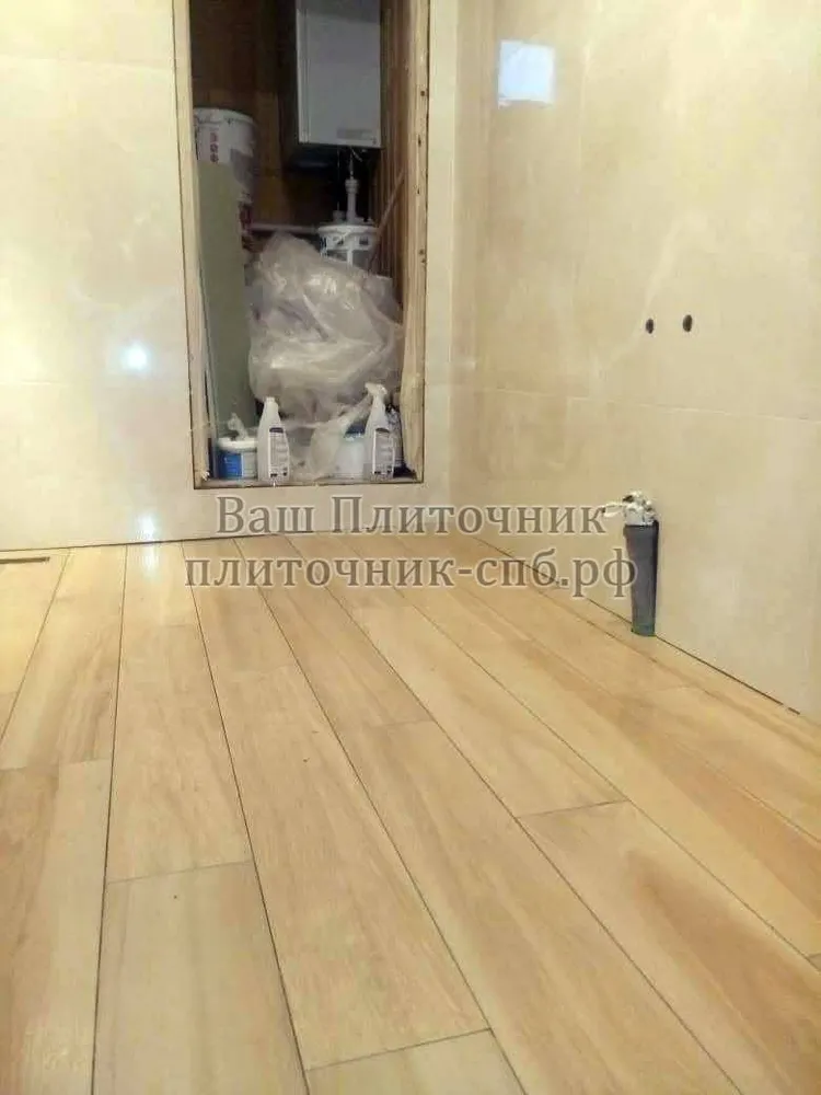 Укладка плитки 20*90 см на пол в ванной комнате.