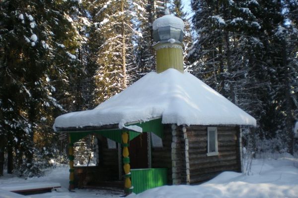 Родник, святой источник великомученицы Параскевы Пятницы у села Едрово