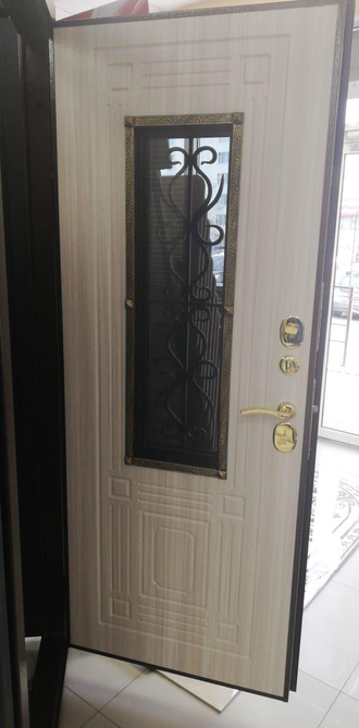 Металлическая входная дверь «Венеция 2» сандал белый