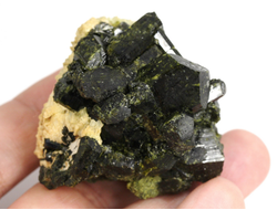 Эпидот, сросток кристаллов, Перу (47*43*42 мм, 110 г) №35870