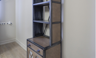 Стеллаж с нижней тумбой, в стиле loft.