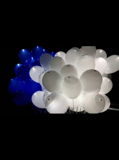 Облако из 15 светящихся шаров с гелием