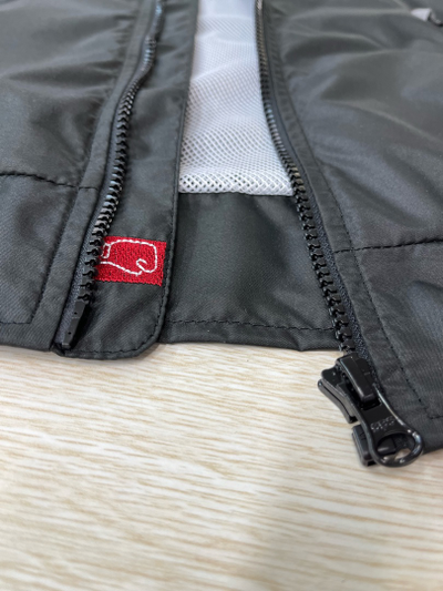 Укороченная ветровка с трикотажными манжетами