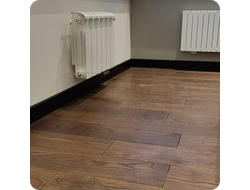 Плинтус ХДФ Dollken Cubu Flex Life 100мм Х 2,5 м 1144 Черный в интерьере 4