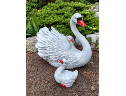 ЛЕБЕДЬ белый с птенцами  - символ чистоты, любви и верности  34*29*22см  1.9кг  полистоун - не боится влаги и перепадов температур Россия 2356/012986**