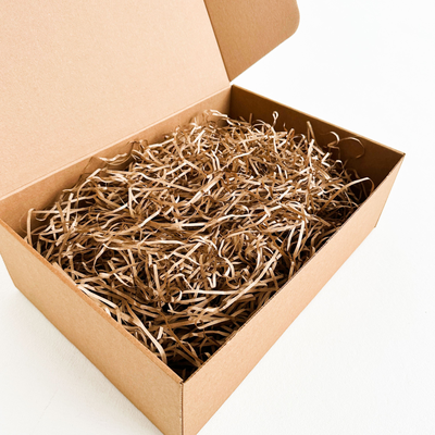 Подарочная коробка GILEV 37х26х12см с наполнителем и зелёной лентой