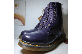 Выбери стильные синие ботинки унисекс DR. Martens из натуральной кожи. Размеры от 36 до 45.