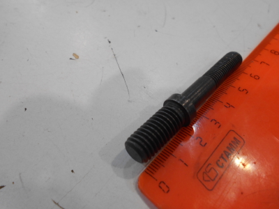 Шпилька головки цилиндра Иж П 3