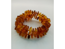 Браслет на пружине двойной из обработанного янтаря 22г