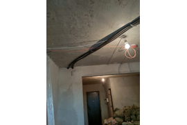 Установка кондиционеров в 2 этапа, закладка трассы