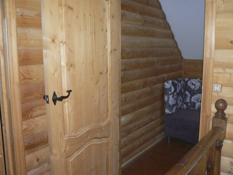 деревянный дом двери