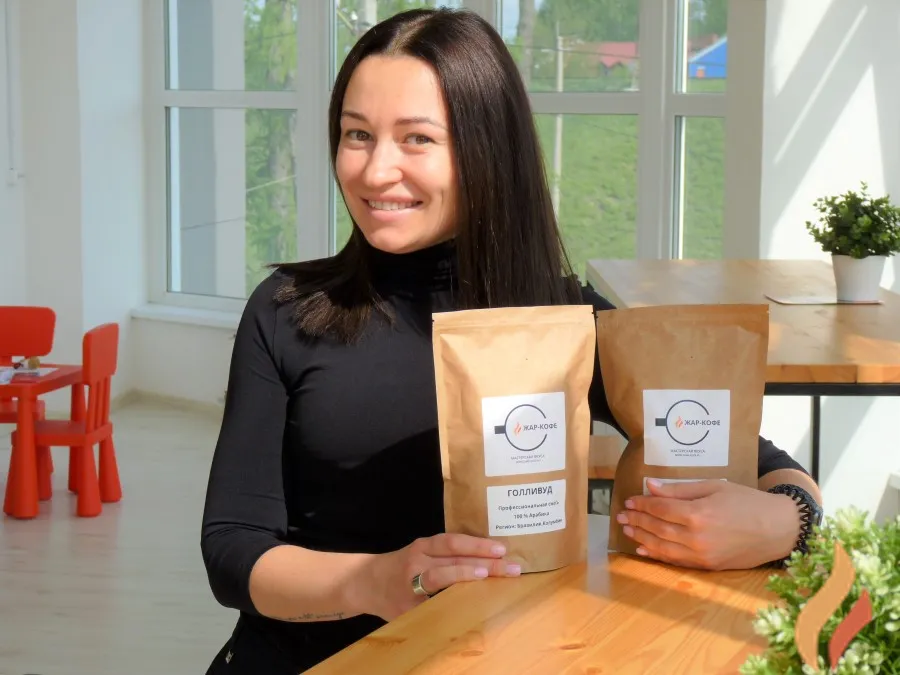 Жанна. Любит Рому и кофе)