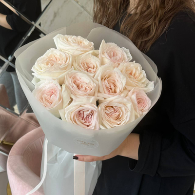 БУКЕТ ИЗ 11 ПИОНОВИДНЫХ РОЗ WHITE OHARA