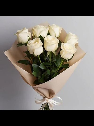 7  белых роз