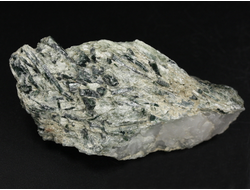 Актинолит в белом тальке, необработанный, дикий образец, Россия, Северный Кавказ, КЧР (68*34*25 мм, 60 г) №37768