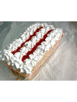 Пирог бисквитный «Клубника со сливками» 0,5 кг