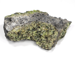 Хризолит (Перидот, Оливин) кристаллы на породе, США (78*55*23 мм, 99 г) №27237