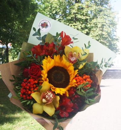 Букет с рябиной