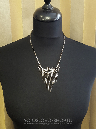 Колье под серебро со стразами