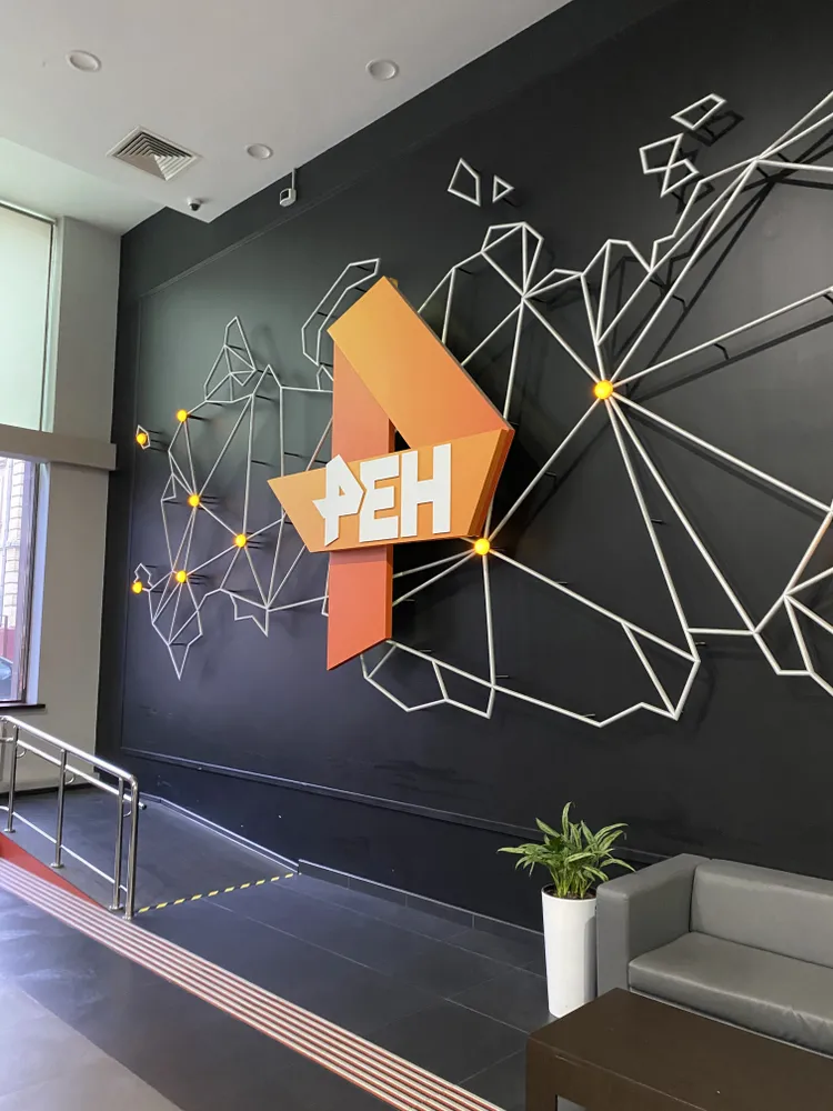 Начало работ и уже знакомый объект. Заказчики приходят к нам уже второй раз и теперь на очереди еще 3 переговорных.