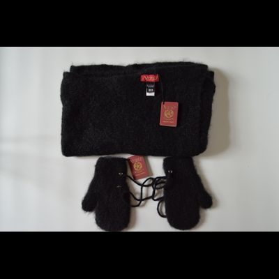 Вязаные мохеровые черные варежки женские Италия Vizio 6946 MUL