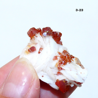 Ванадинит натуральный (щетка) №3-23: 32*27*19мм