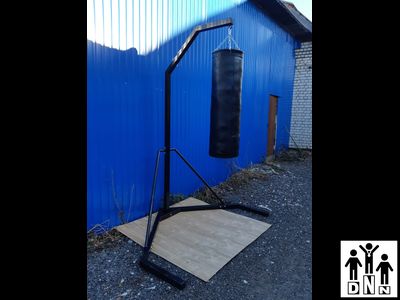 Стойка угловая для боксерского мешка весом до 90 кг DNN