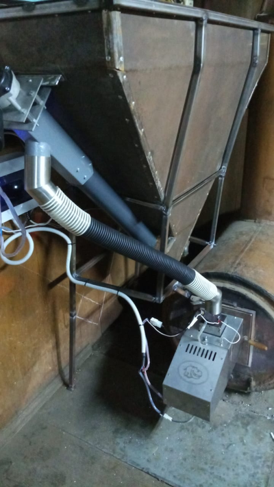 Факельные горелки Бегемот 15 и 25 кВт со шнеком в комплекте.